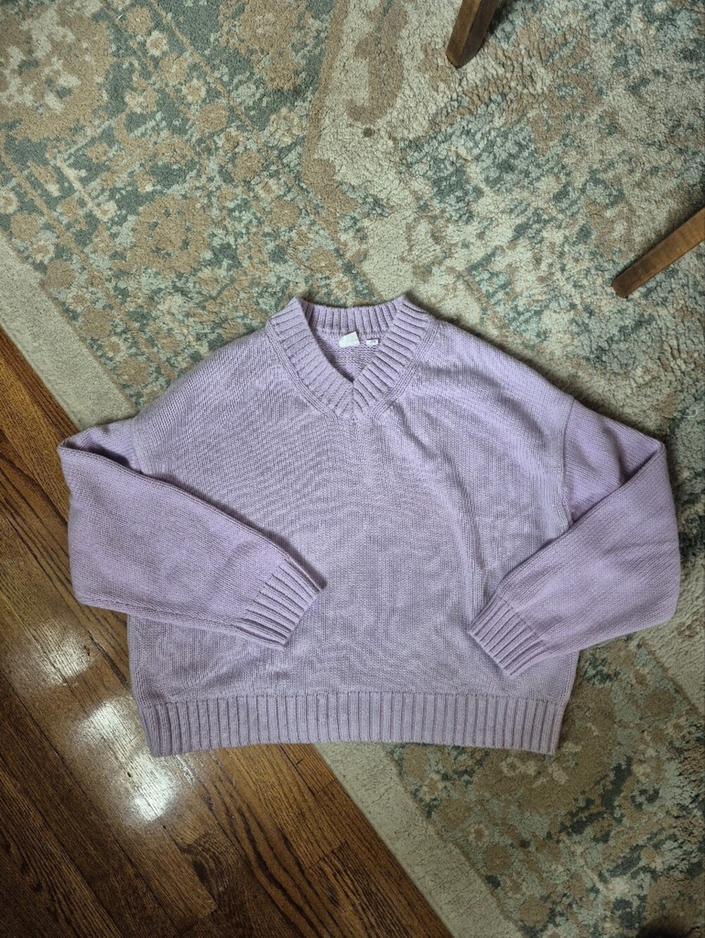 Lilac GAP V-Neck Women’s Sweater Sz M
